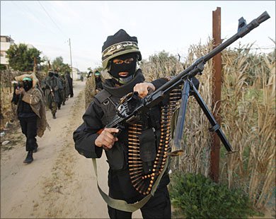 عسكريون إسرائيليون يطالبون بالانسحاب ويقرون بصمود المقاومة