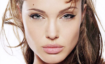 انجلينا جولي : العرب والمسلمون ليسوا إرهابيين