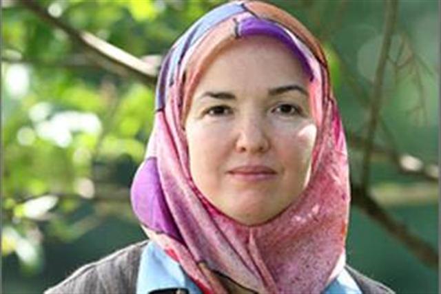 أول مسلمة تصلي مع أوباما: البيت الأبيض عرض وظائف للمسلمين