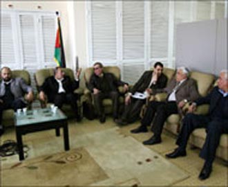 حماس" تدرس التهدئة مع اسرائيل ... وتقبل المراقبة الأوروبية على معبر رفح