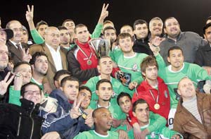 الوحدات يزهو بلقب البطولة التنشيطية الكروية