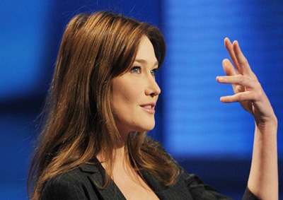 سيدة الأليزية متهمة بالخيانة