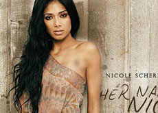 سعودي يهدي مطربة أمريكية عقدا بقيمة نصف مليون ريال و50 وردة حمراء