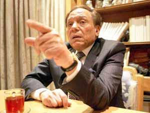 عادل إمام يطلب إهدار دم زعيم القاعدة بالمغرب ويهاجم «حماس» ويسخر من «عطوان»