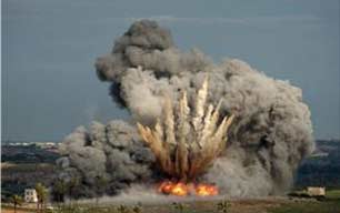 طائرات الاحتلال تكثف غاراتها على الشريط الحدودي في رفح