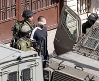 اعتقال 3 فلسطينيين بينهم فتاة في نابلس