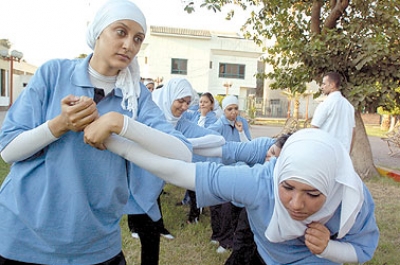 الفتيات يقتحمن مهنة الحارس الخاص في مصر ويقمن بحراسة السيدات