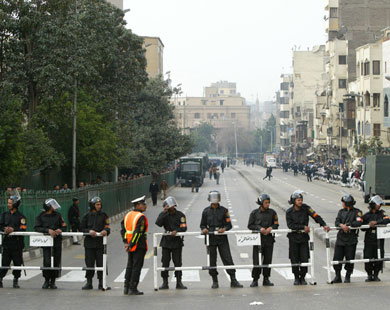 مقتل وإصابة 26 شخصا بينهم أجانب  في انفجار مدوي بمنطقة الأزهر في القاهرة