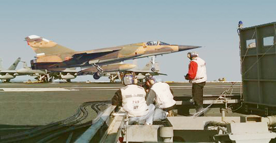 غزو أمريكي للمياه العربية..حاملة طائرات ومدمرات في طريقها للبحر الأبيض والخليج