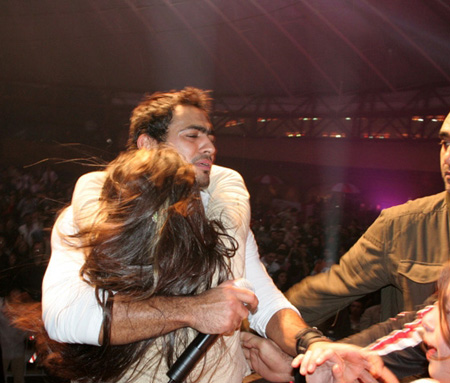 في مجلس الشعب المصري..طلب إحاطة يتهم تامر حسني بانتهاك كل الأخلاقيات والأعراف