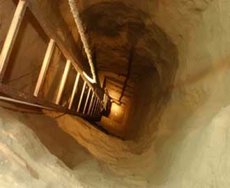 عروس أردنية من أصل فلسطيني تزف لعريسها الغزي بعد دخولها غزة عبر نفق!!