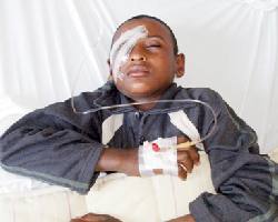 بعد ثالث عملية جراحية : الطفل الهويمل يفقد الإبصار في عينه اليمنى