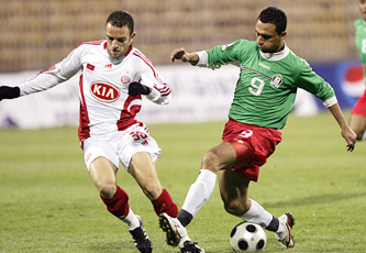 الوحدات يكسب الوداد ويؤجل في الحسم