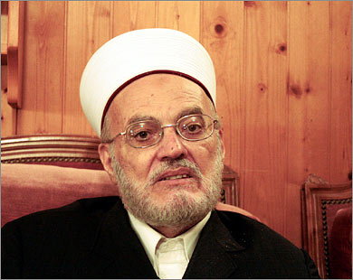 عكرمة صبري: من يبيع بيته يكون خارجا عن جماعة المسلمين