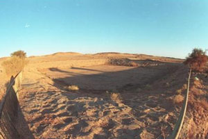 هبوط قطعة ارض محاذية لمنازل ببلدة الشهابية غرب الكرك