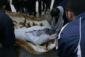 استشهاد ثلاثة فلسطينيين في الغارة الإسرائيلية على غزة