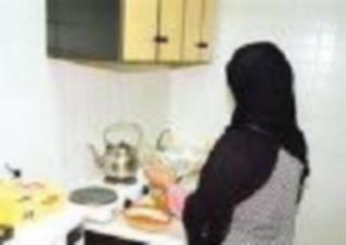 إجبار خادمة اندونيسية على الدعارة