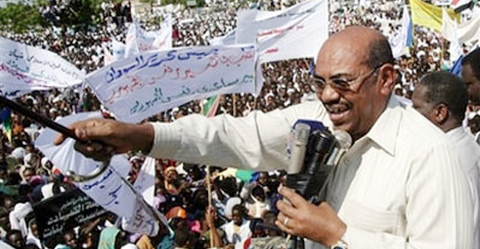البشير من دارفور..نطالب بتجميد القرار وكل من وقف مع المحكمة تحت جزمتي