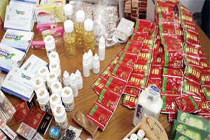 «الغذاء والدواء» تغلق أحد أكبر متاجر العطارة في وسط البلد