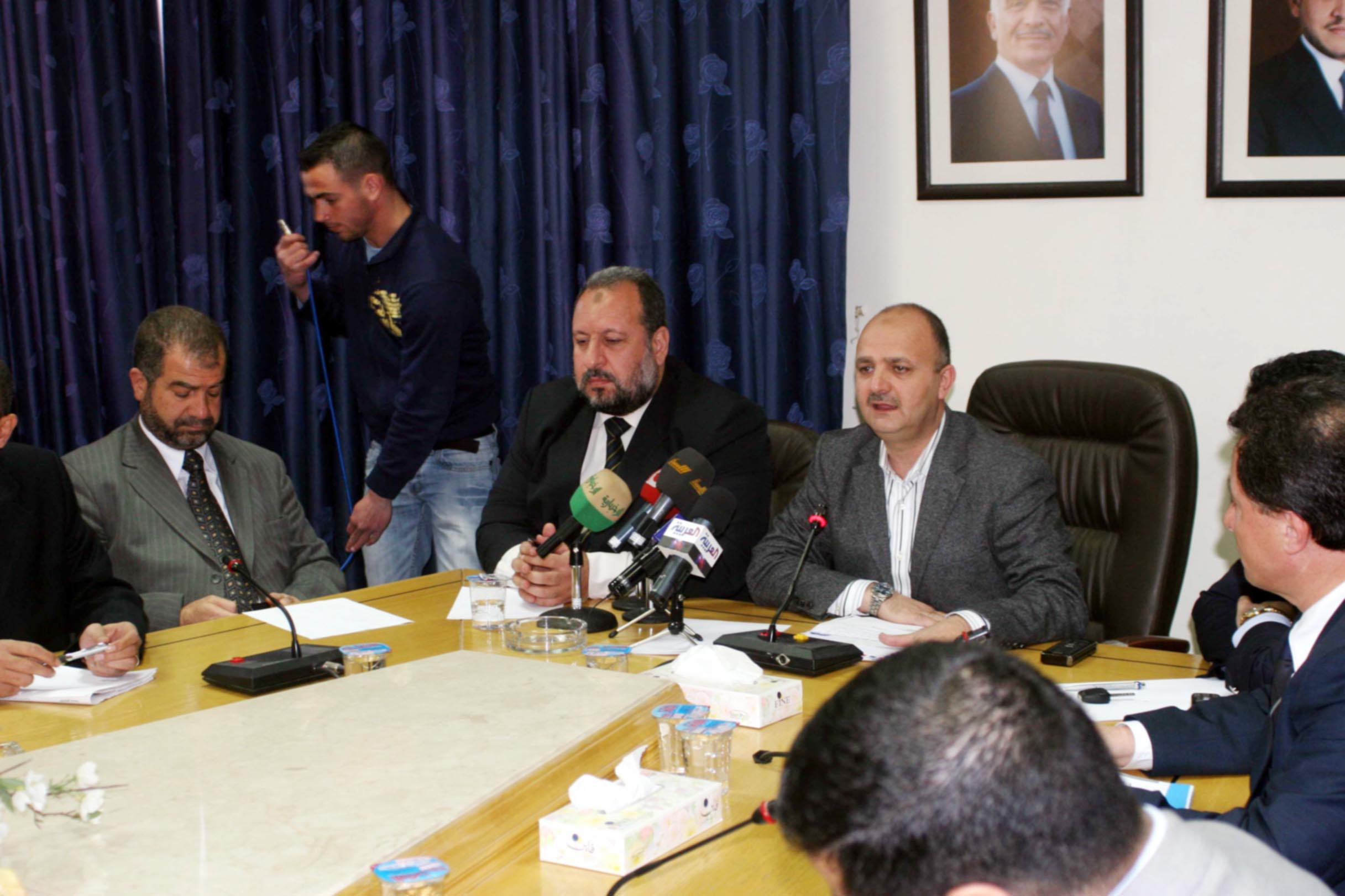 الوفد النيابي الأردني العائد من رفح يفتح النار على رئيس المجلس والحكومة