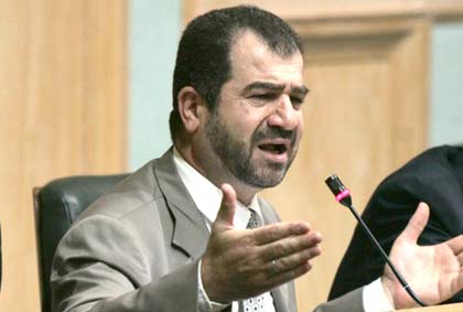 النائب السابق أبو السكر يتهم رئاسة المجلس بمنعه من الدخول..والشوابكة ينفي