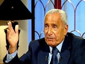 محللون: هيكل أكذوبة خرفة تنفث سمها على حلقات من مقبرة اسمها قناة الجزيرة