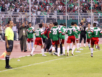 الوحدات وشباب الأردن يصلان إلى النهائي