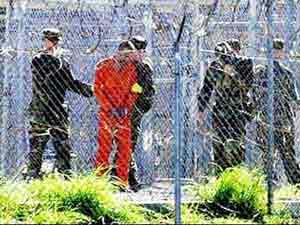 قصة اعتناق حارس أمريكي بمعتقل جوانتانامو الإسلام