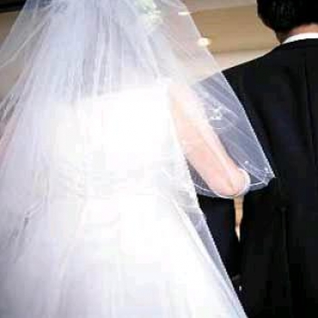 بعد أن أوهمها بالزواج..محتال يحصل على 14 ألف دينار من فتاة