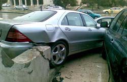 اصابة ثلاث طالبات جراء تدهور سيارتهن على الطريق الصحرواي