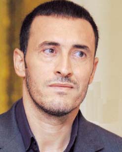 كاظم الساهر: لو كنت مكان الزيدي لضربت بوش بألف حذاء