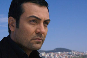 أسمر يعالج طفلة عراقية "معاقة" بالرقص في حفل ديانا كرزون