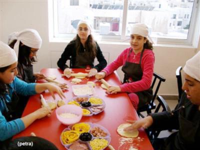 للمرة الأولى..مركز في عمان لتعليم الاطفال الطهي واعداد اشهى الماكولات