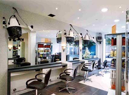 من المسؤول عن حماية المواطن من صالونات التجميل..؟!