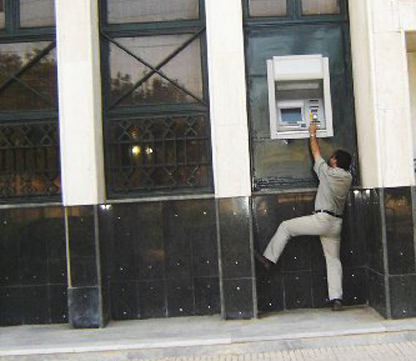 سرقة بنك أردني من قبل قراصنة ثبتوا كاميرات داخل صناديق الصراف الآلي