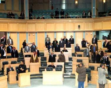 مذكرة نيابية تطالب بإعادة النظر في التأمين الإلزامي