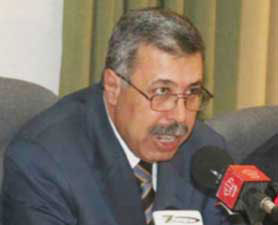 طلاب ثانوية "بريقا" يضربون عن الدراسة وخلافات تشتعل بين المدير ومعلمين