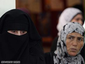 العنوسة وطلاق حديثي الزواج يقرعان جرس الإنذار بالمجتمع الأردني