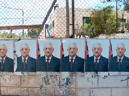 انتشار مكثف لصور الرئيس عباس في رام الله يثير جدلا بين الفلسطينيين
