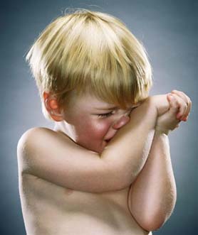 الأهل تقدموا بشكوى..كسر «ابرة» داخل يد طفل في مستشفى الاميرة رحمة