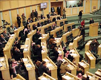 اشترط عليها الرد خطيا.. "النواب" يرفع تقرير تلوث المياه الى الحكومة