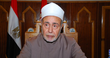 شيخ الأزهر ينتظر طلباً رسمياً للنظر في اقتراحات بتقليل أعداد المصلين وتأجيل العمرة