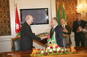 الأردن وليبيا يوقعان 12 اتفاقية