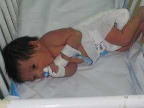 فتاة غير متزوجة تضع طفلا والعثور على مولود امام مسجد في اربد