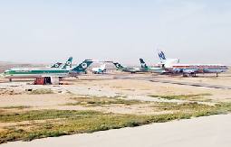 طائرة صدام حسين الجاثمة في عمان منذ 18 عاما معروضة للبيع