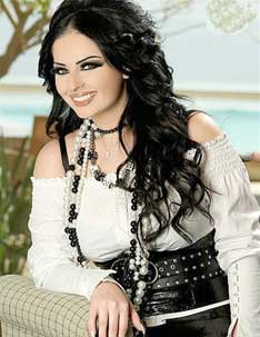 ديانا كرزون تنهي عمل كلبين جديدين ..شاهد الصور