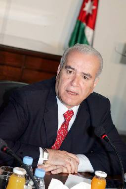 طالب جامعي يدخل بغيبوبة بعد سقوطه من الطابق الثالث في " الهاشمية "