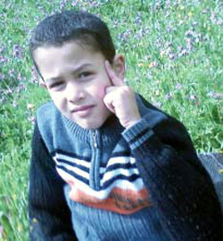 مواصلة التحقيق مع عامل مخبز بحادثة فقدان الطفل ورد