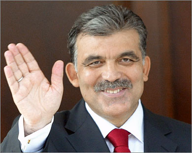 محكمة تركية تقر امكانية محاكمة الرئيس عبد الله غول بتهمة الاختلاس