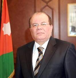 الشريف يعارض محاسبة الموظف إذا "علّق" برأية على المواقع الالكترونية